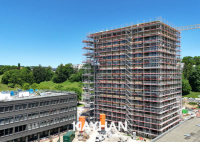 MIC de l'hôtel avec vue sur le chantier et la forêt