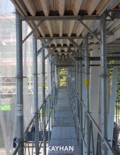 Tunnel d'échafaudages avec bâche à Domdidier