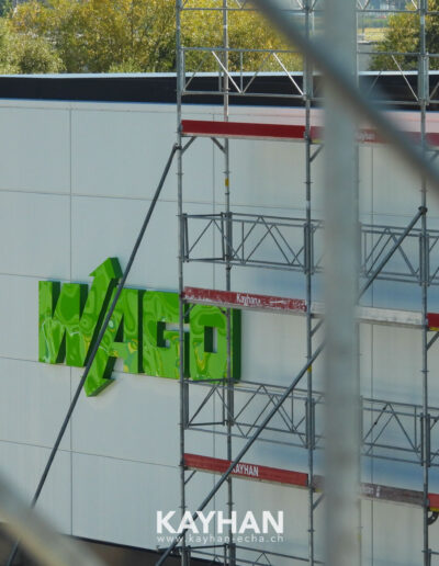 Vue sur le bâtiment Wago et les échafaudages