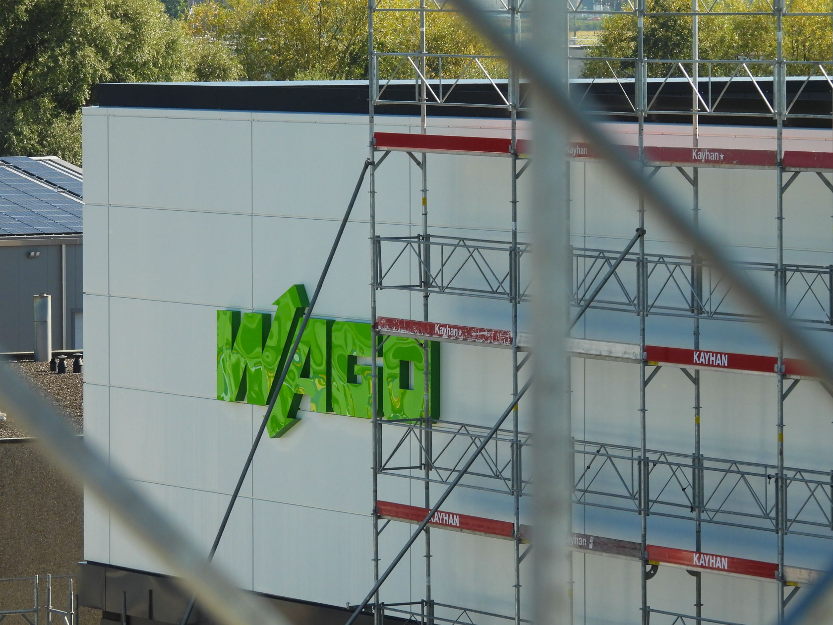 Vue sur le bâtiment Wago et les échafaudages Vue sur le bâtiment Wago et les échafaudages